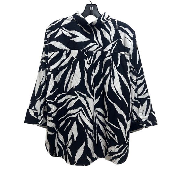 Chico's Animal Print Button Front Shirt Size 2 US 12 Black White Casual Travel - Picture 2 of 6